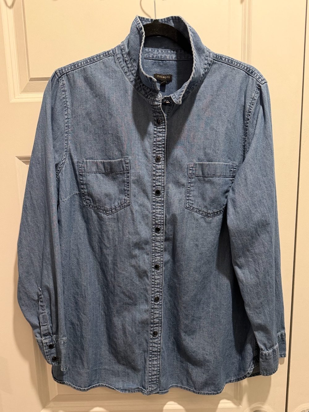 Women’s Talbots Long Sleeve Denim Shirt! XL